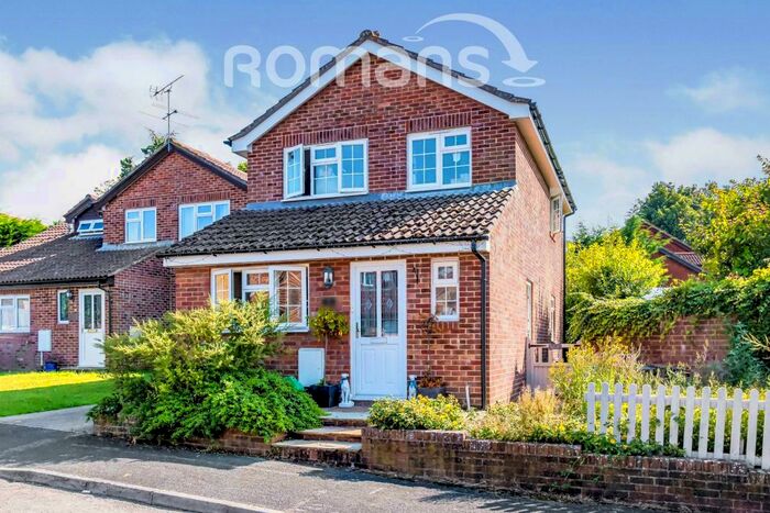 3 Bedroom Link Detached House To Rent In South Wonston, Winchester, SO21