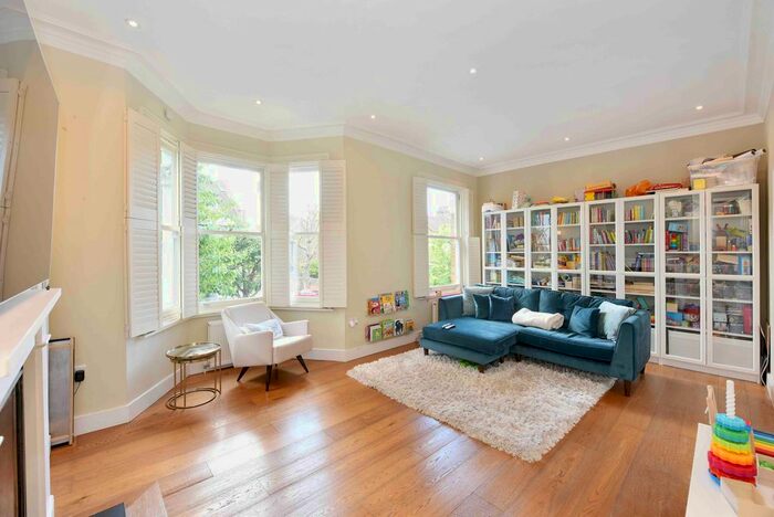 2 Bedroom Flat To Rent In Eynham Road, W12