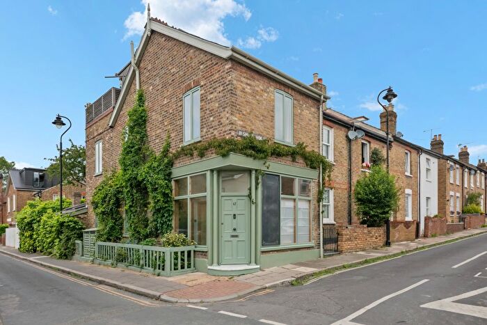 4 Bedroom Detached House For Sale In Bishops Road, Hanwell, W7