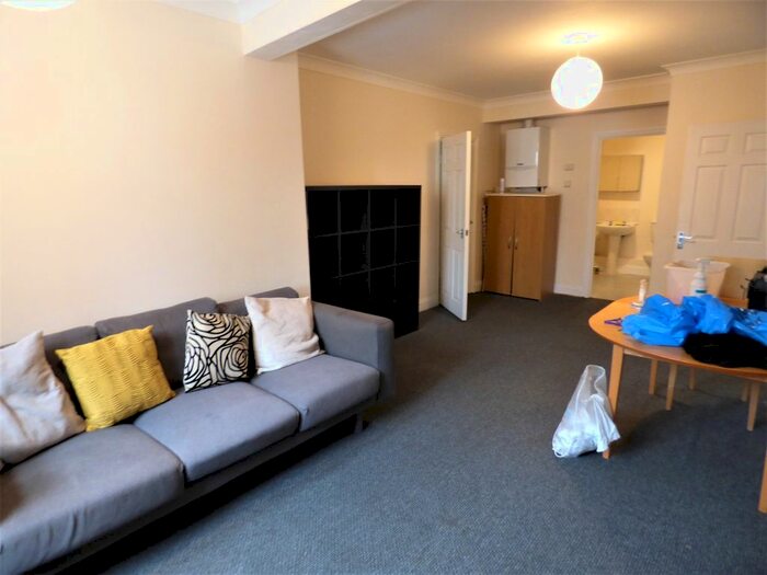 2 Bedroom Flat To Rent In Eric Street, Mile End, E3