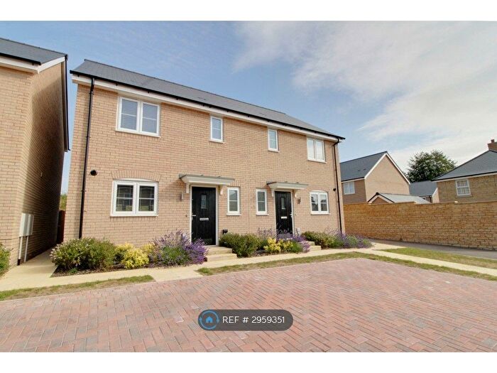 3 Bedroom Semi-Detached House To Rent In Castle Close, Stamford, PE9