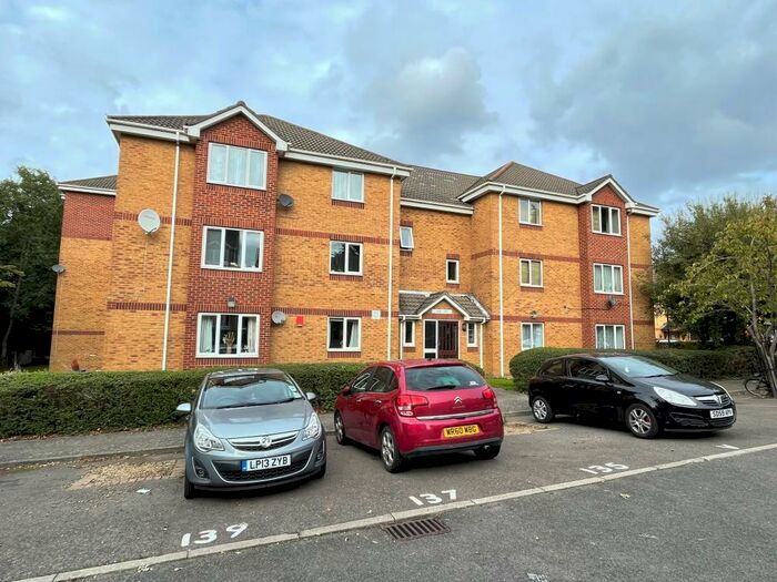2 Bedroom Apartment To Rent In Franklin Way, Croydon, CR0
