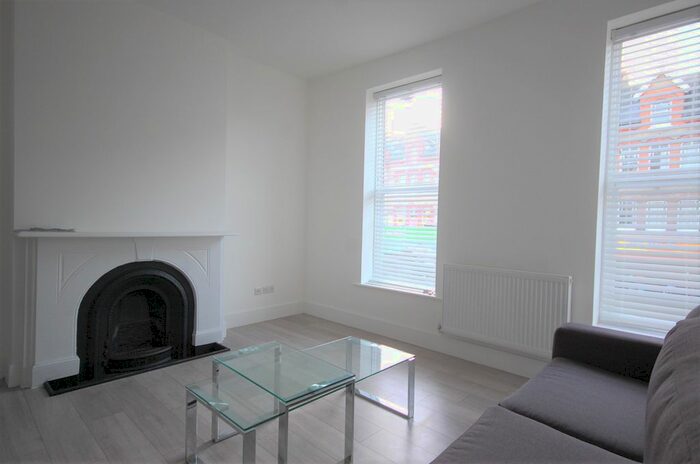 2 Bedroom Flat To Rent In Ferme Park Road, Stroud Green, London, N4
