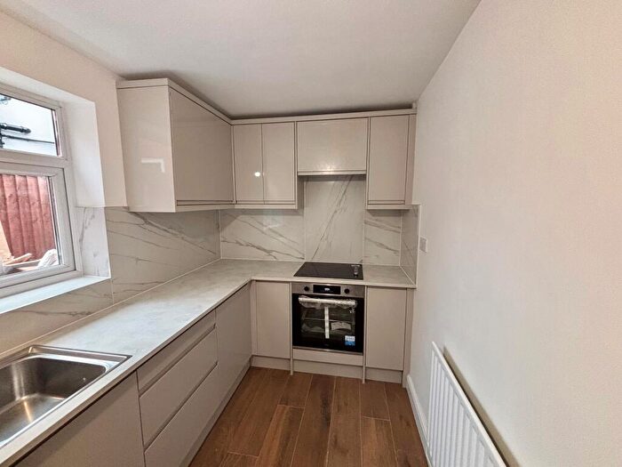 4 Bedroom House To Rent In College Street, Long Eaton, NG10