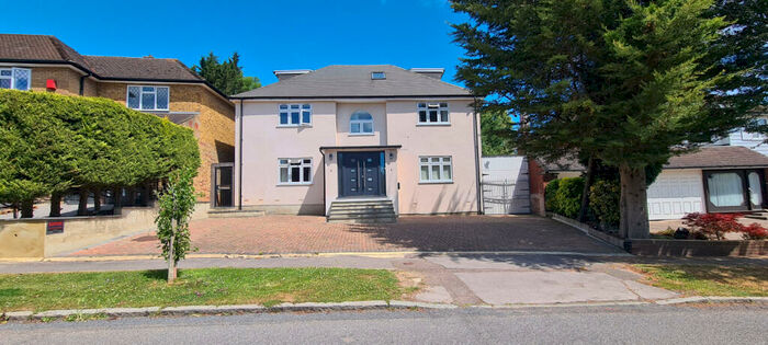 6 Bedroom Detached House For Sale In Claremont Road, Hadley Wood, EN4