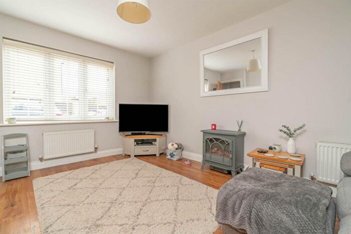 4 Bedroom Semi-Detached House To Rent In Turner Road, Buxton, SK17