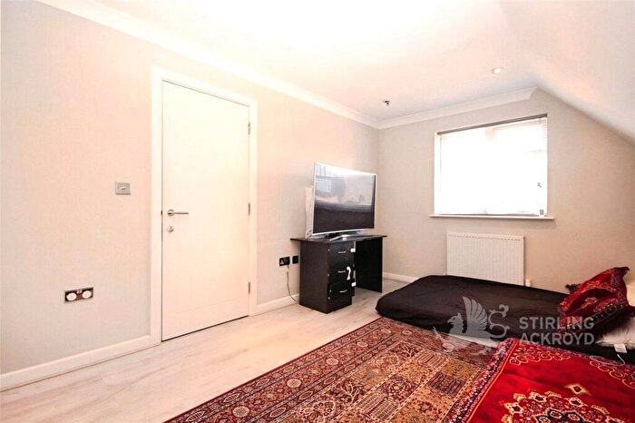 1 Bedroom Detached House To Rent In Aldershot Road, Guildford, Surrey, GU2
