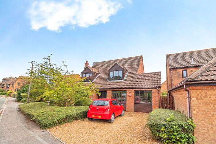 4 Bedroom Detached House For Sale In Shuttleworth Grove, Wavendon Gate, Milton Keynes, MK7
