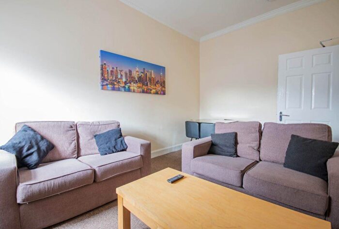 4 Bedroom Flat To Rent In L – Buccleuch Street, Edinburgh, EH8