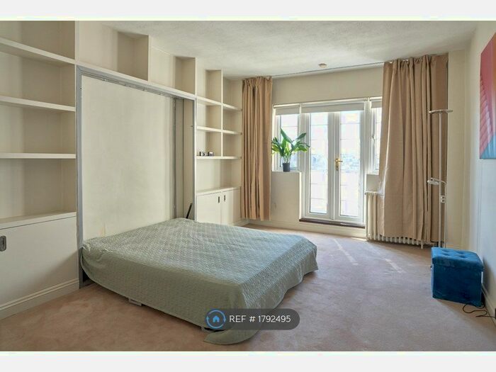 Studio To Rent In Broadwalk Court, London, W8