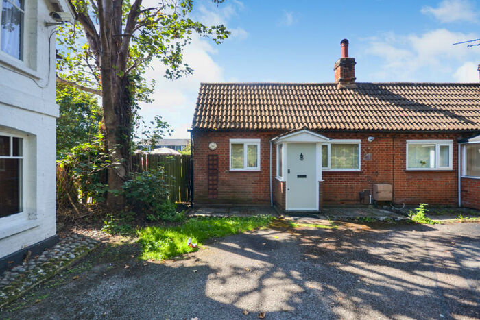 1 Bedroom Bungalow To Rent In Crabbs Cottage, St Johns Walk, Old Harlow, Essex, CM17