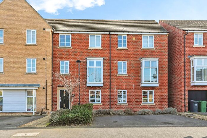 2 Bedroom Flat For Sale In Molyneux Square, Peterborough, PE7