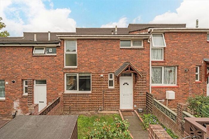 3 Bedroom Terraced House For Sale In Sandbourne Road, New Cross, SE4