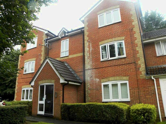 2 Bedroom Flat To Rent In Maplin Park, Langley, Slough, SL3