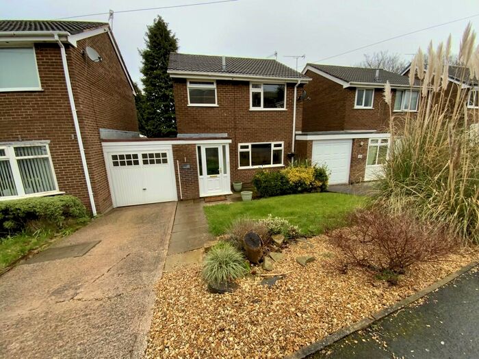 3 Bedroom Link Detached House To Rent In Pennine Road, Simmondley, SK13