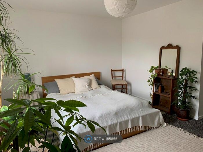 2 Bedroom Flat To Rent In North Street, Ashburton, Newton Abbot, TQ13