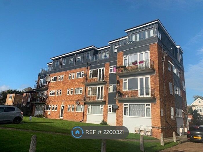 2 Bedroom Flat To Rent In Snakes Lane, Woodford Green, IG8