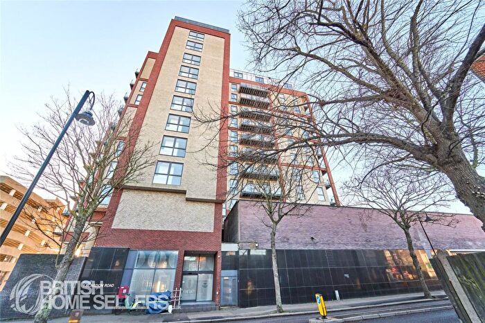 3 Bedroom Apartment For Sale In Blagdon Road, New Malden, KT3