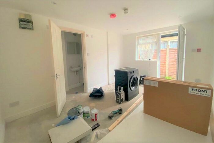Apartment To Rent In High Road Off The Mews, Bound Green, London, N22