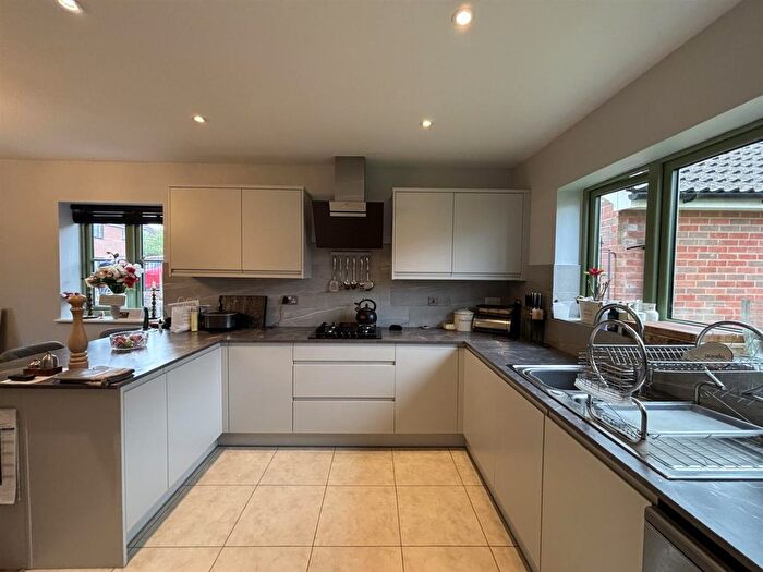 4 Bedroom Detached House For Sale In Anstee Road, Shaftesbury, SP7
