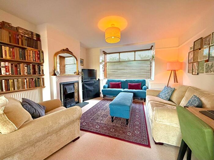 3 Bedroom Terraced House For Sale In Groundwell Road, Swindon, SN1