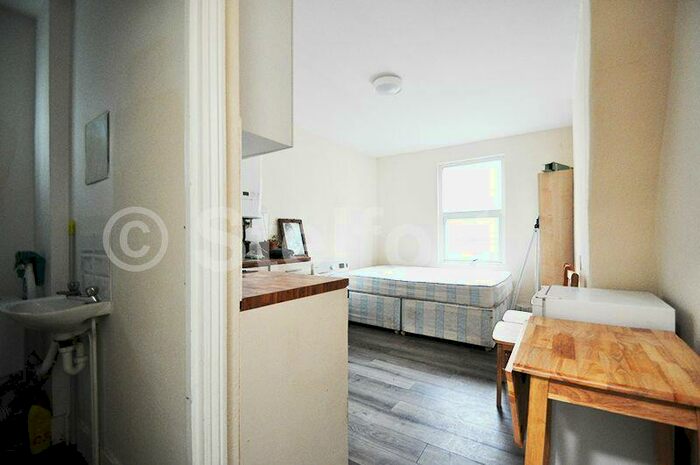 Studio To Rent In Holloway Road, London, N19