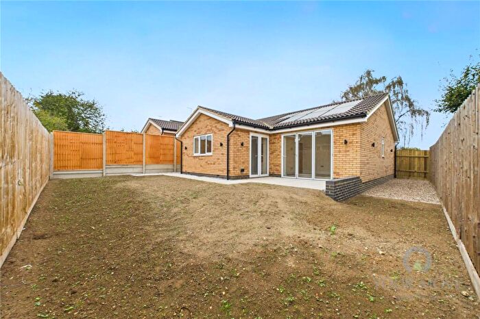 2 Bedroom Bungalow For Sale In Ashridge Close, Rushden, Northamptonshire, NN10