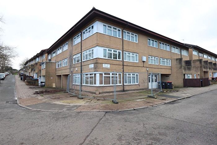 1 Bedroom Flat For Sale In Bramble Avenue, Conniburrow, Milton Keynes, MK14