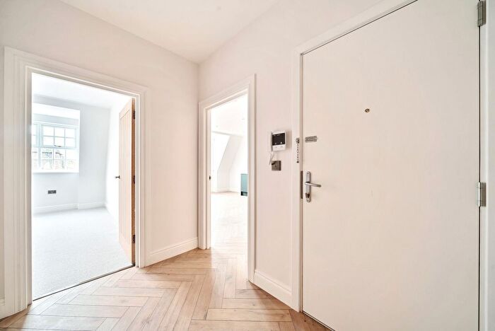 1 Bedroom Flat To Rent In West Street, Farnham, GU9