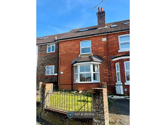 1 Bedroom Flat To Rent In The Goddens, East Grinstead, RH19