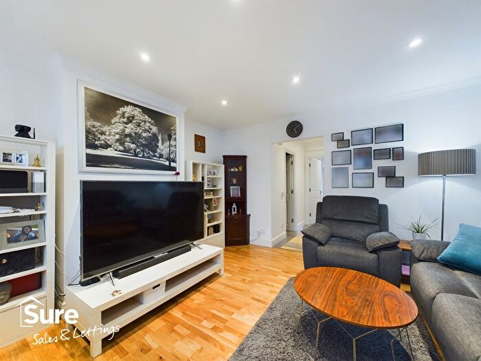 3 Bedroom Semi-Detached House To Rent In Sunmead Road, Hemel Hempstead, Hertfordshire, HP2