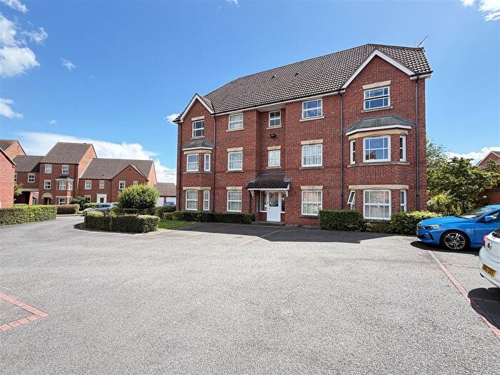 2 Bedroom Flat For Sale In Bromhurst Way, Chase Meadow, Warwick, CV34