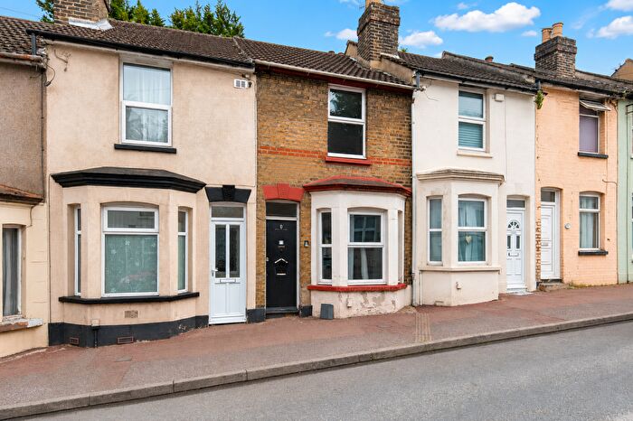 2 Bedroom Terraced House For Sale In Castle Road, Chatham, Kent, , Kent, ME4
