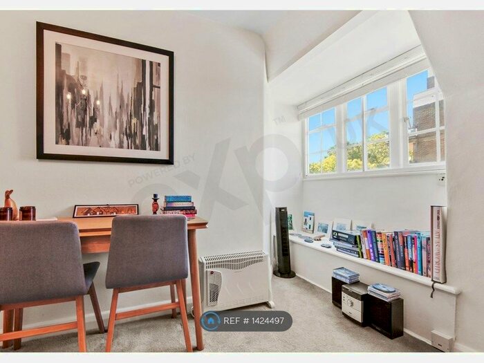 Studio To Rent In Lyttelton Court, London, N2