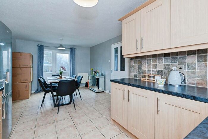 5 Bedroom Semi-Detached House For Sale In Pitchens Close, Leicester, Leicestershire, LE4