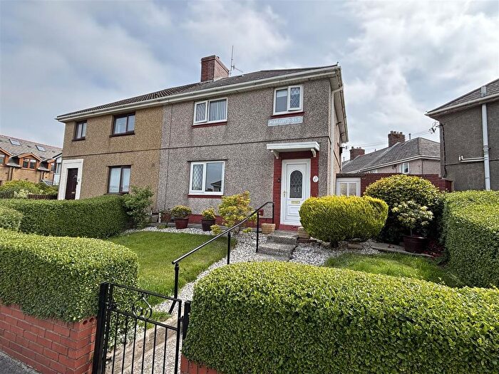 3 Bedroom Semi-Detached House For Sale In Martin Road, Llanelli, SA15