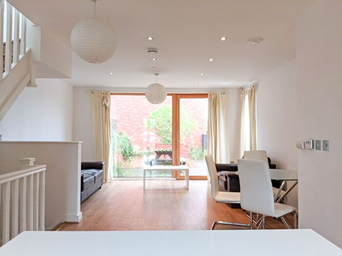 3 Bedroom Town House To Rent In Bedroom Townhouse – Vimto Gardens, Barrow Street, Salford, M3