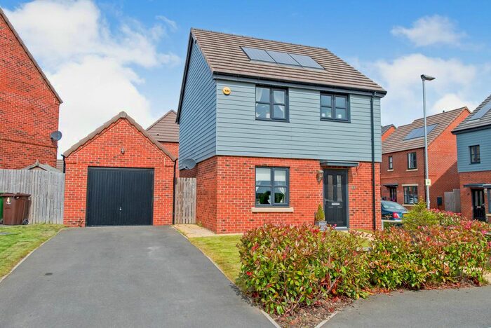 3 Bedroom Detached House To Rent In Redwing Close, Castleford, West Yorkshire, WF10