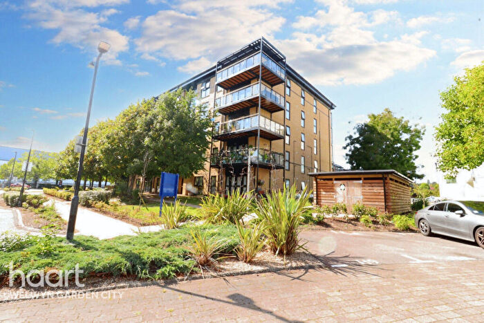 2 Bedroom Flat For Sale In Bessemer Road, Welwyn Garden City, AL7