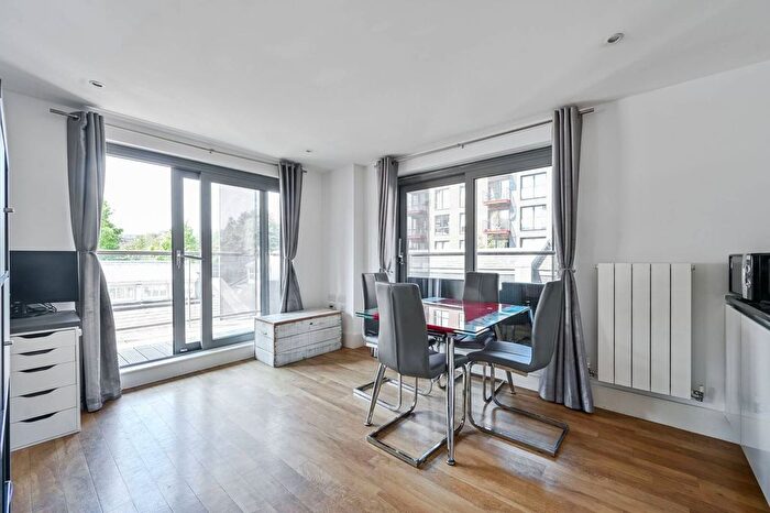 2 Bedroom Flat For Sale In West Carriage House, Woolwich Riverside, London, SE18