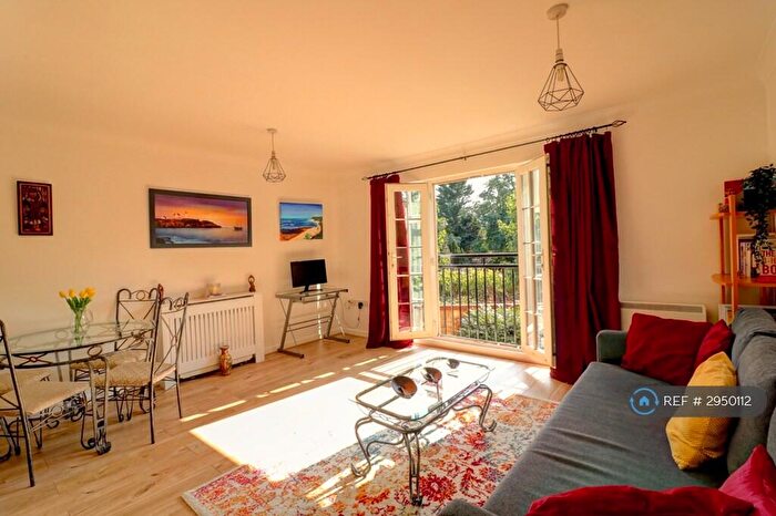 2 Bedroom Flat To Rent In Queensberry Place, London, E12