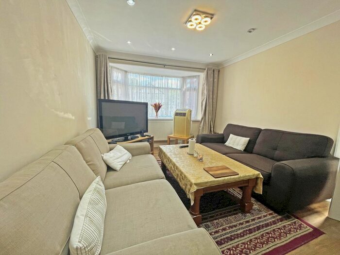 4 Bedroom Semi-Detached House To Rent In Waverley Close, Hayes, Greater London, UB3