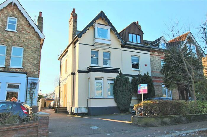 2 Bedroom Apartment To Rent In Chase Green Avenue, Enfield, EN2