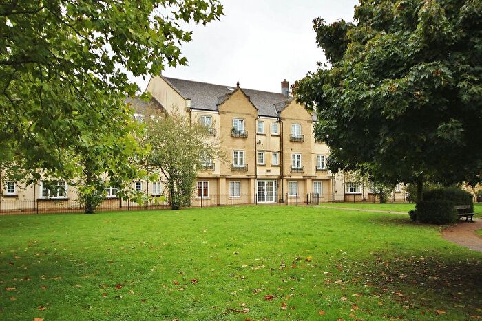 2 Bedroom Flat For Sale In Woodley Green, Witney, OX28