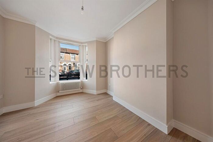 2 Bedroom Apartment To Rent In Albert Road, Walthamstow, E17