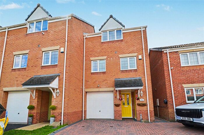 3 Bedroom End Of Terrace House For Sale In Tudor Way, Beeston, Leeds, West Yorkshire, LS11