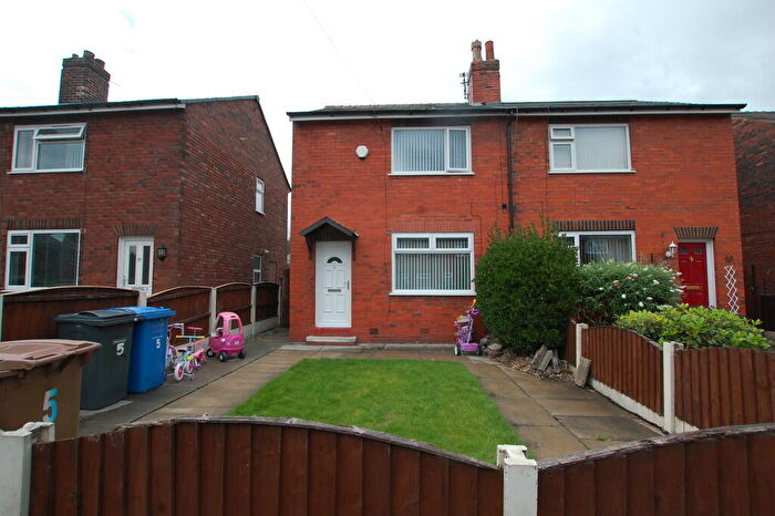 2 Bedroom Semi Detached House To Rent In Deacon Avenue Swinton Manchester Greater Manchester, M27