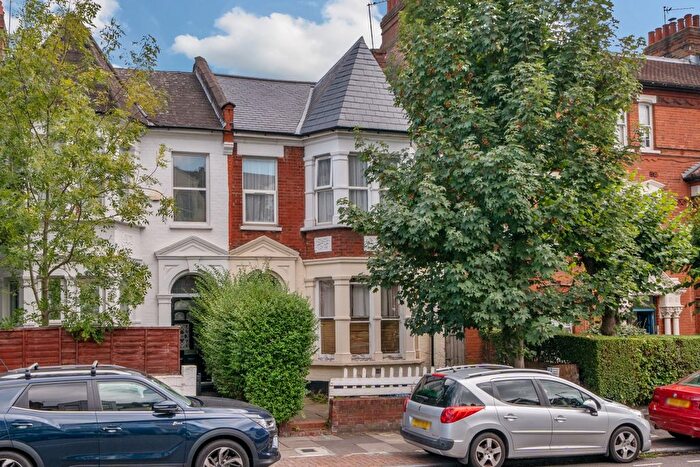2 Bedroom Flat To Rent In Ferme Park Road, London, N8