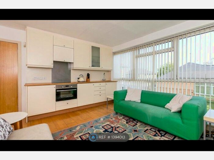 2 Bedroom Flat To Rent In Oxbridge Court, London, W4