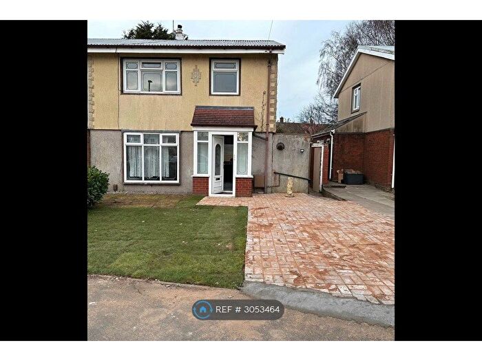 3 Bedroom Semi Detached House To Rent In Carisbrooke Gardens, Wolverhampton, WV10